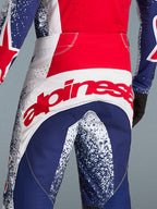 Alpinestars Techstar Unity Calças, calças de motocross para homem, vermelhas, brancas e azuis, logótipo traseiro.