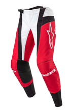 Alpinestars 2024 Techstar Ocuri Pants, calças de motocross, vermelho Marte, branco e preto, com painéis vermelhos e brancos e detalhes pretos perfurados, logótipo Astar branco na coxa, marca Alpinestars nas canelas, design durável para competição off-road