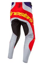 Alpinestars 2024 Techstar Ocuri Pants, calças de motocross, laranja vibrante, roxo e preto, vista traseira com logótipo amarelo arrojado na zona do assento, painéis reforçados pretos e pernas ventiladas em cinzento claro
