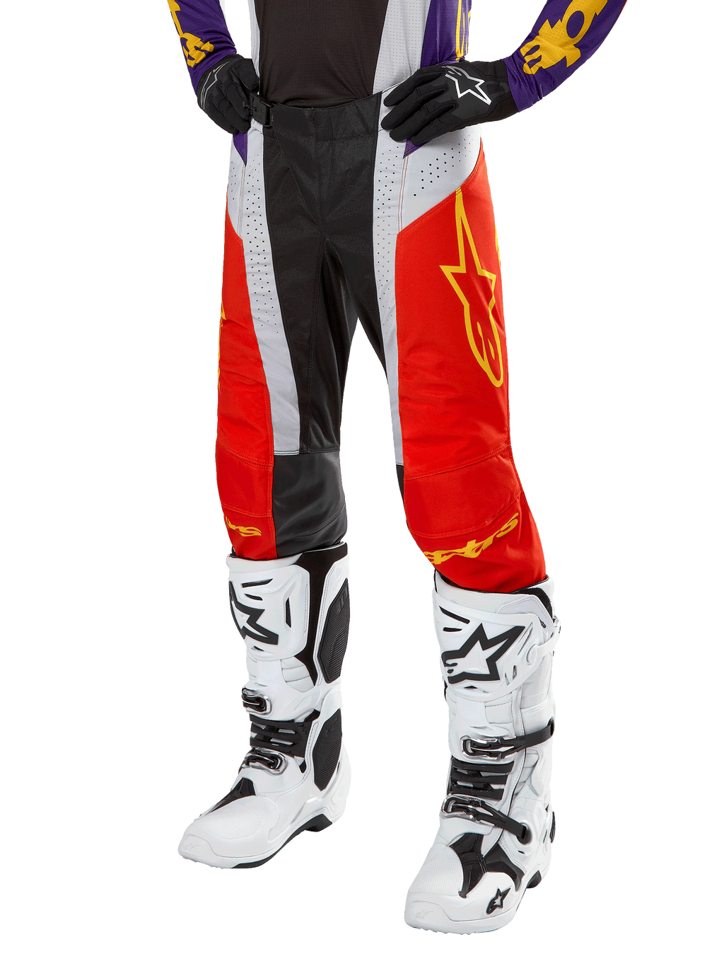Alpinestars 2024 Techstar Ocuri Pants, calças de motocross, laranja vibrante, preto e branco com gráfico de estrela amarela, usadas com camisola roxa e botas brancas, equipamento de alta performance para competição todo-o-terreno