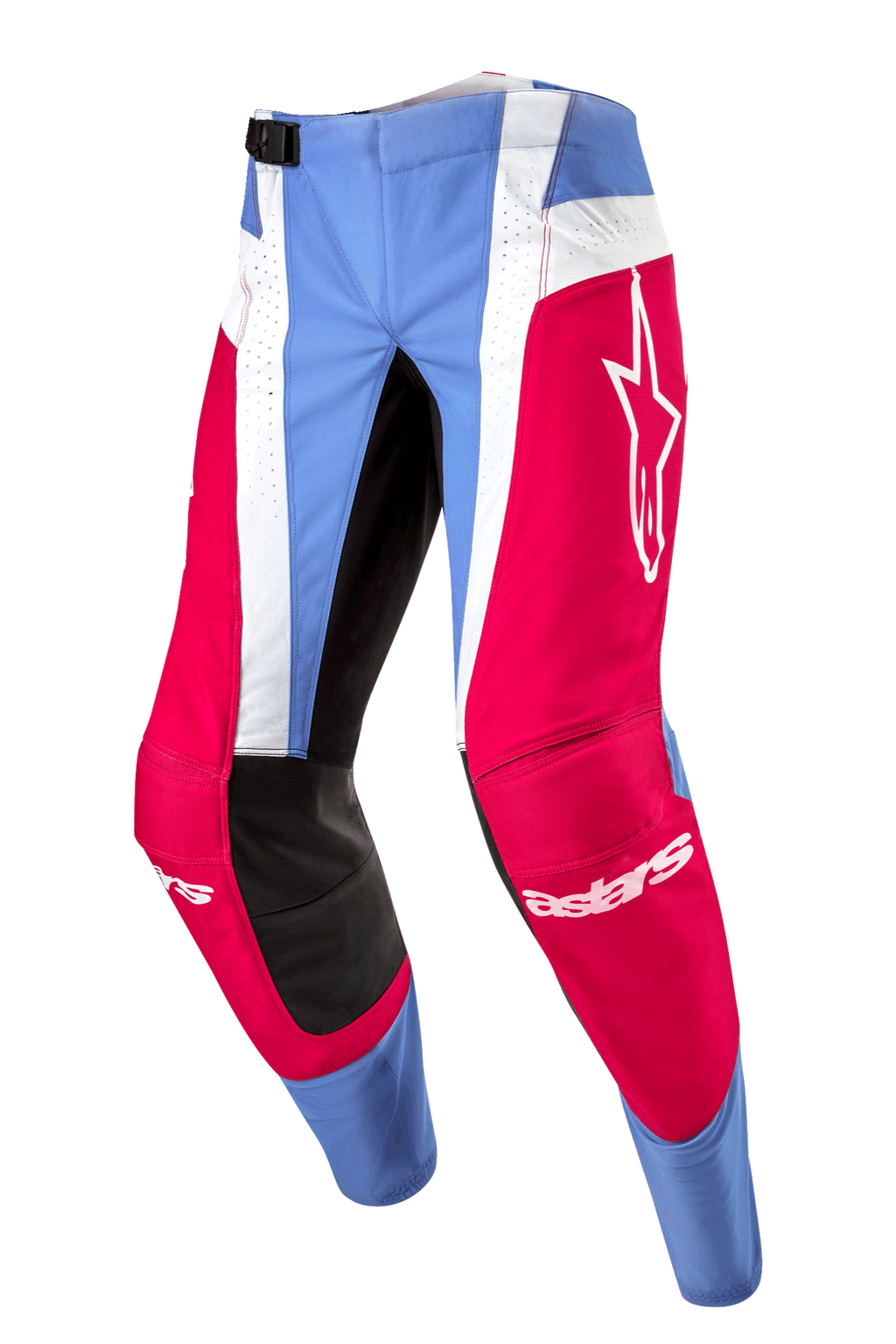 Alpinestars 2024 Techstar Ocuri Pants, calças de motocross, azul claro, vermelho marte e branco, com painéis vermelhos vibrantes, logótipo de estrela branco, reforços pretos na parte interna do joelho e riscas verticais brancas perfuradas para ventilação