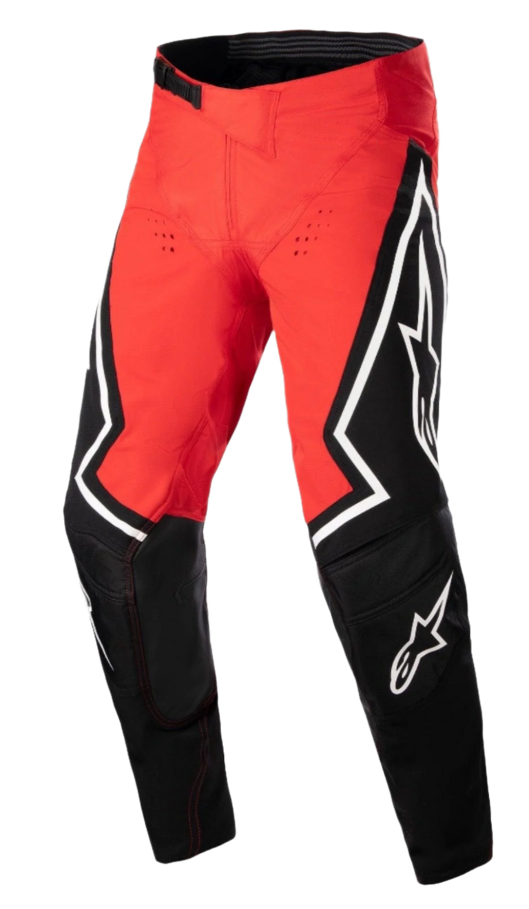 Alpinestars Techstar Acumen LE Pants, calças de motocross, vermelhas, pretas e brancas, com painéis pretos e grandes logótipos de estrela brancos, design de joelho 3D articulado e construção têxtil durável para corridas todo-o-terreno de alta performance