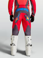 Alpinestars Calças Fluid Hunt Juventude, calças de motocross vermelhas e cinzentas com estrelas azuis, vista traseira.