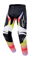 Alpinestars 2023 Youth Racer Semi Pants, calças de motocross, pretas com gradiente vermelho, amarelo e branco, logótipos de estrela nas coxas e joelhos, design técnico com proteção reforçada nos joelhos