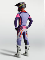 Alpinestars Supertech Dyna, camisola de motocross para homem, roxa e rosa, vista traseira, malha elástica ventilada.