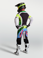 Alpinestars Supertech Dyna, camisola e conjunto de motocross para homem, verde fluo e lilás, vista traseira, ajuste de corrida leve e respirável.