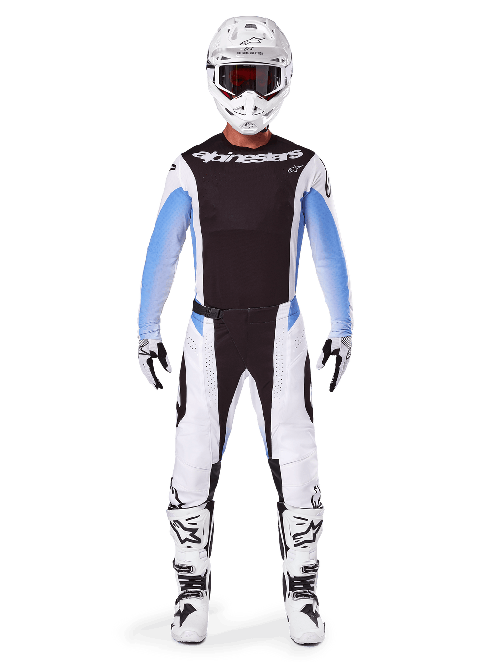 Piloto de motocross com equipamento completo Alpinestars 2025 Techstar Melt, camisola preta com mangas em degradê azul-claro, calças brancas com detalhes em preto e azul, capacete branco com óculos pretos, botas e luvas brancas e pretas, conjunto de equipamento de MX coordenado para corridas de todo-o-terreno