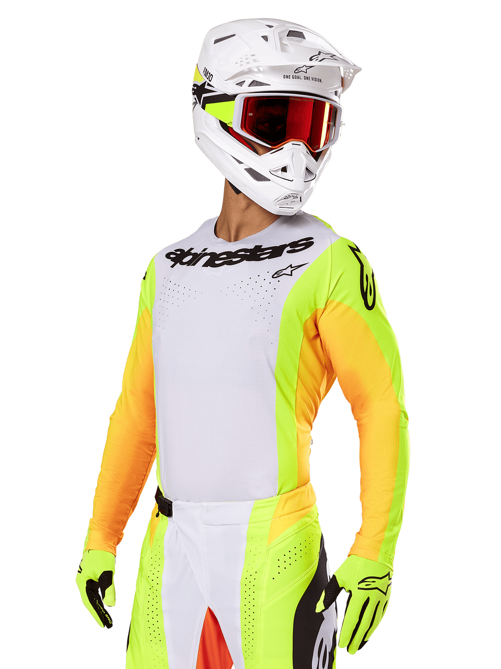 Piloto de motocross a usar o conjunto Alpinestars 2025 Techstar Melt, camisola branca com mangas em amarelo vibrante e laranja, logótipo 'Alpinestars' preto no peito, luvas em amarelo néon, capacete branco com óculos de lentes vermelhas, kit profissional de corrida para todo-o-terreno
