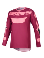 Alpinestars 2026 Racer Riway Jersey, camisola de motocross, vermelho coral escuro com texto "astars" cor-de-rosa claro no peito e detalhes gráficos nas mangas, equipamento técnico de manga comprida para desempenho em todo-o-terreno