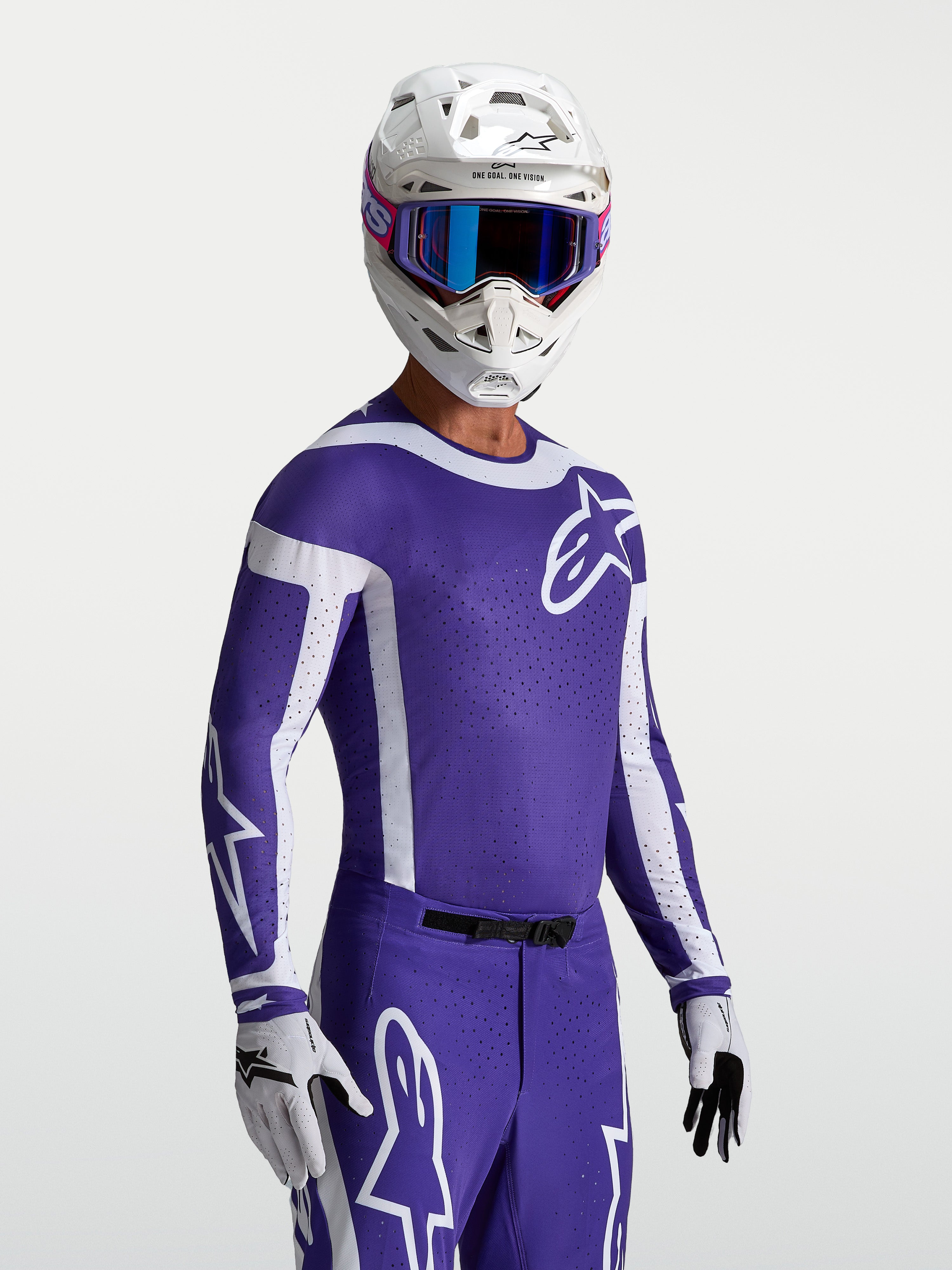 Camisola Supertech Vesta Alpinestars, camisola de motocross azul e branca, com corte atlético e perfurações a laser.