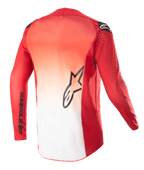 Alpinestars 2023 Supertech Risen Jersey, vista traseira, design com gradiente em Vermelho Mars e Branco, logótipo de estrela Alpinestars preto no centro das costas e nome da marca na manga, camisola de motocross de manga comprida com perfurações a laser para ventilação