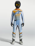 Alpinestars Camisola Techstar Maven e Gear Set, equipamento de motocross para homem, azul-claro e laranja, ajuste atlético.