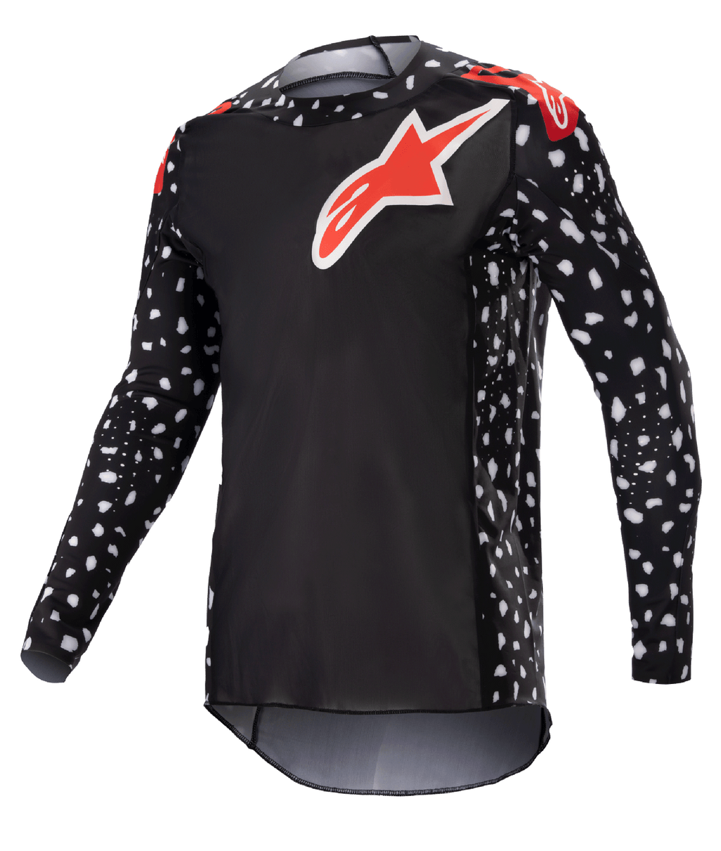 Alpinestars 2023 Supertech North Jersey, camisola de motocross, preta e vermelho néon, mangas compridas com padrão de salpicos brancos, logótipos de estrela vermelhos e brancos no peito e ombros, malha de performance leve com ajuste atlético race