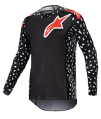 Alpinestars 2023 Supertech North Jersey, camisola de motocross, preta e vermelho néon, mangas compridas com padrão de salpicos brancos, logótipos de estrela vermelhos e brancos no peito e ombros, malha de performance leve com ajuste atlético race