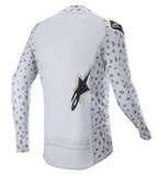 Alpinestars 2023 Supertech North Jersey, camisola de motocross, cinzento haze e preto, vista traseira com padrão abstrato de manchas nas mangas e laterais, logótipo de estrela grande, painel traseiro estendido e construção de performance respirável