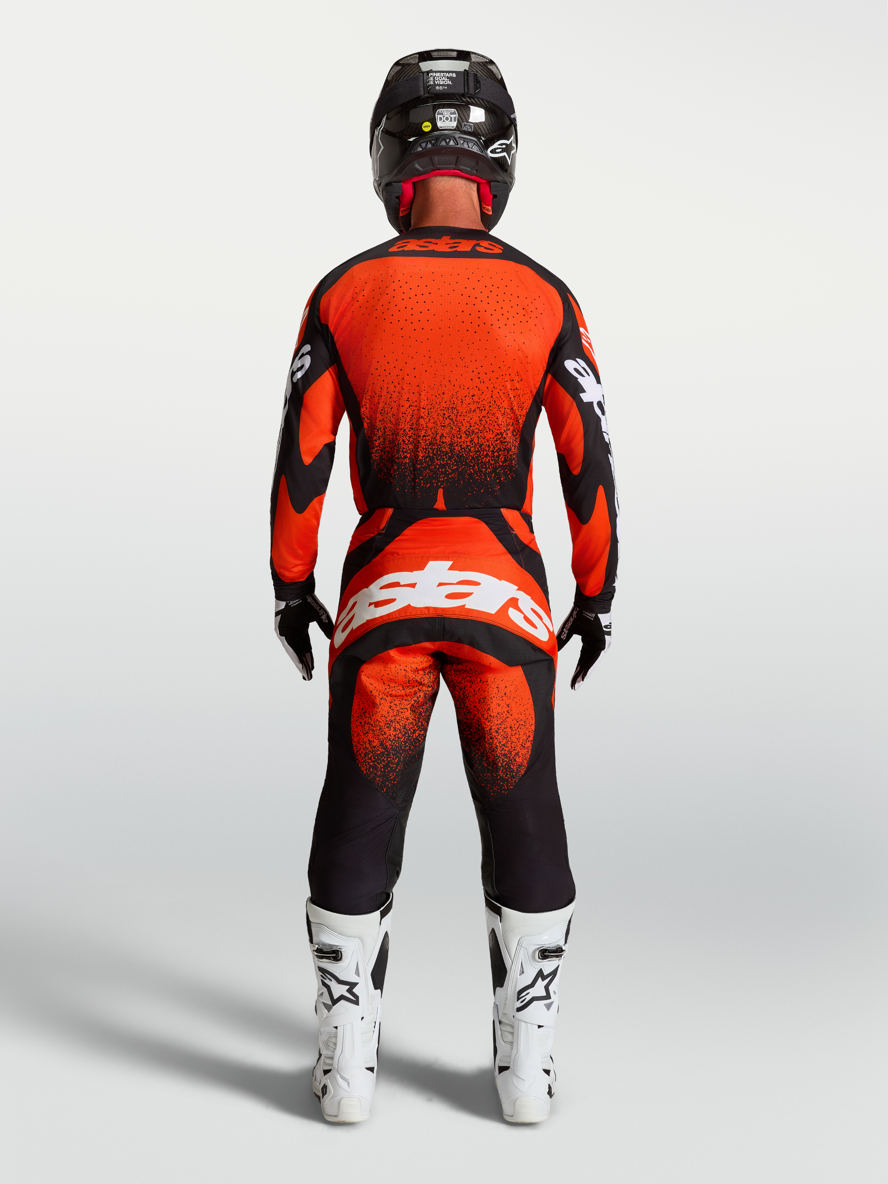 Alpinestars Techstar Swan Gear Set, conjunto de motocross para homem, vermelho e preto, vista traseira e ajuste de corrida