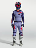 Alpinestars Racer Air Hunt, conjunto de motocross roxo e vermelho para homem, camisola ventilada e botas brancas.
