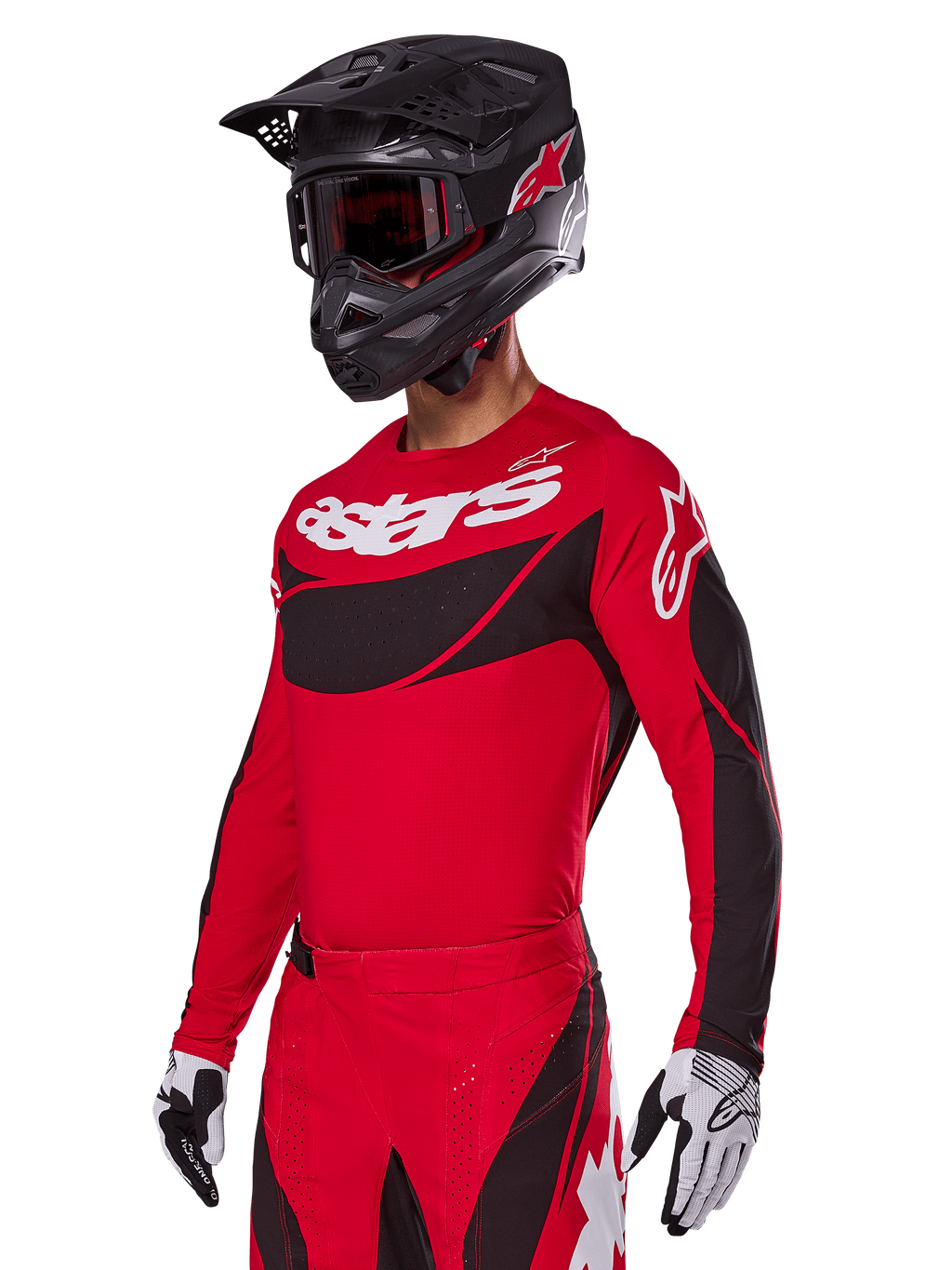 Alpinestars 2025 Techstar Dreem Gear Set, camisola e calças de motocross vermelhas com detalhes em preto e branco, usado com capacete e óculos pretos, luvas brancas e pretas, com a marca 'astars' em destaque, concebido para corridas de alto desempenho em todo-o-terreno