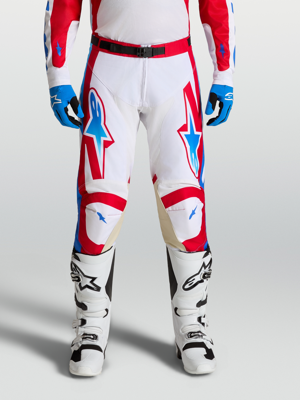Alpinestars Calças Racer Hunt, calças de motocross e todo-o-terreno, brancas e vermelhas, pernas pré-curvadas, reforços em couro nos joelhos