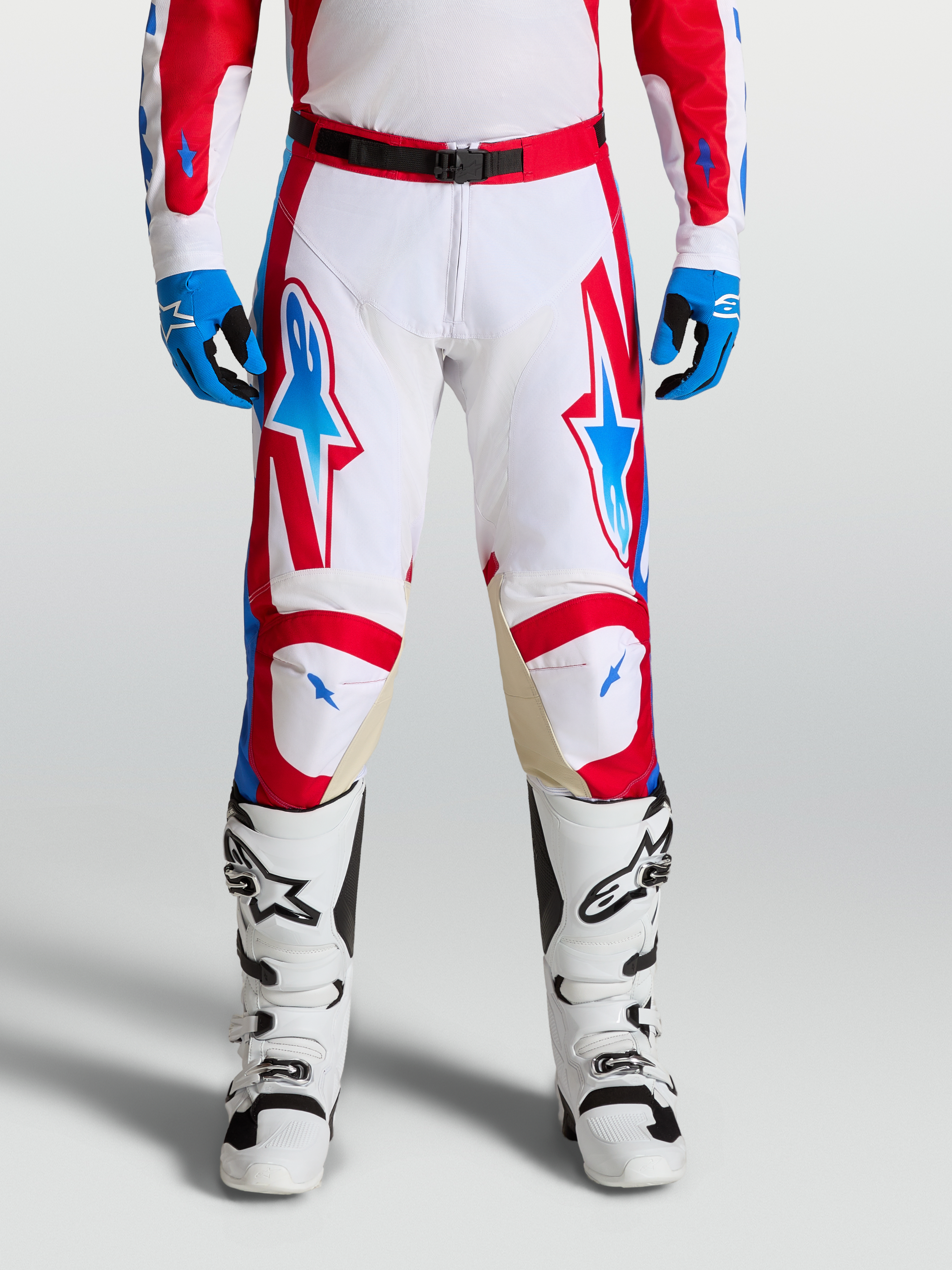 Alpinestars Calças Racer Hunt, calças de motocross e todo-o-terreno, brancas e vermelhas, pernas pré-curvadas, reforços em couro nos joelhos