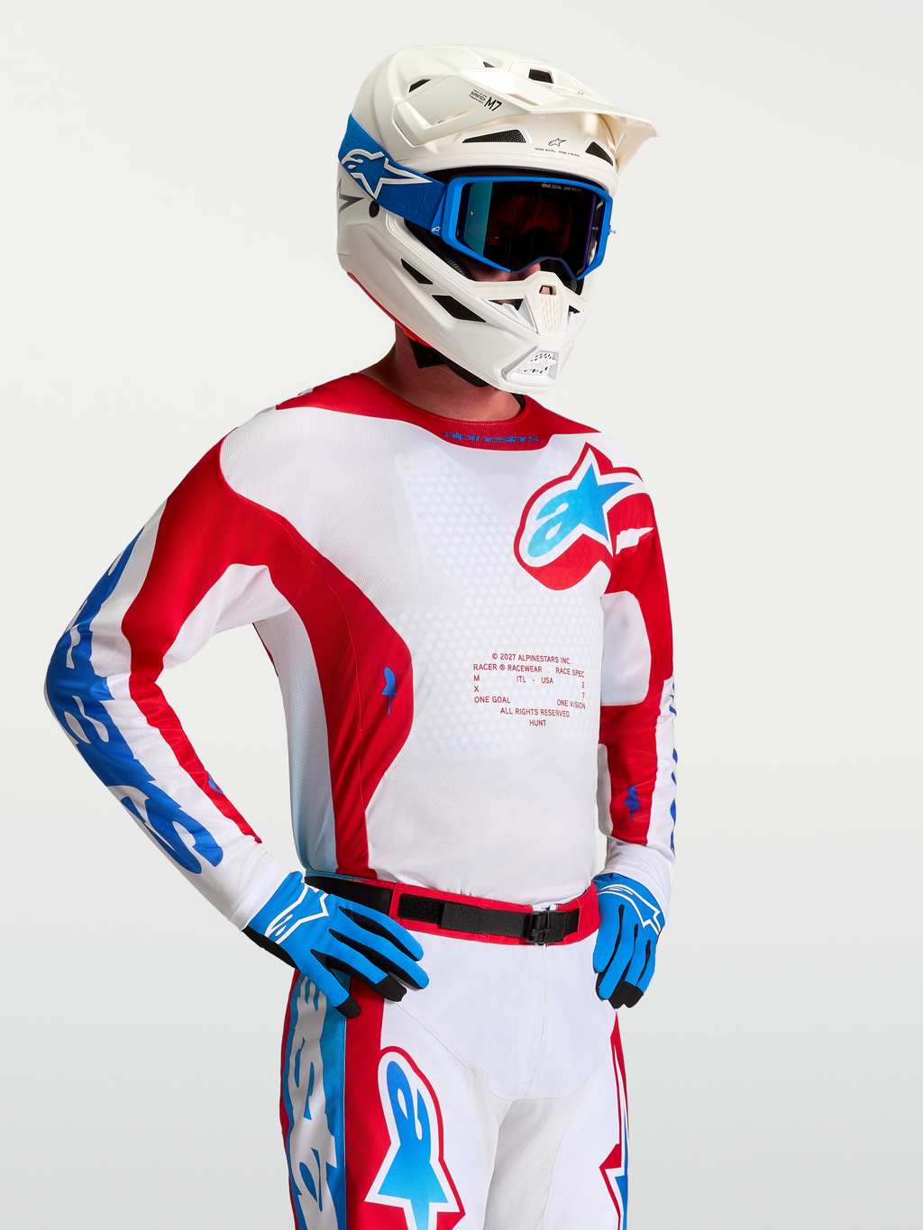 Alpinestars Racer Hunt, camisola de motocross para homem, branca e vermelha com detalhes azuis, tecido técnico que absorve a humidade.
