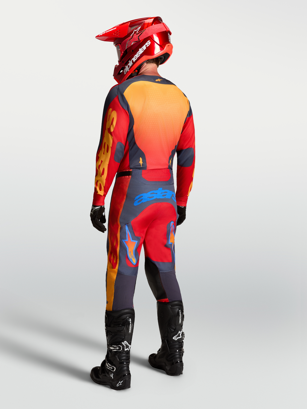 Camisola Alpinestars Racer Hunt, camisola de motocross para homem, vermelha e cinzenta, vista traseira com ajuste de corrida e painéis ventilados.