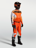 Alpinestars Racer Amber Gear Set, conjunto de camisola e calças de motocross para homem, laranja e brancas, ajuste de corrida.