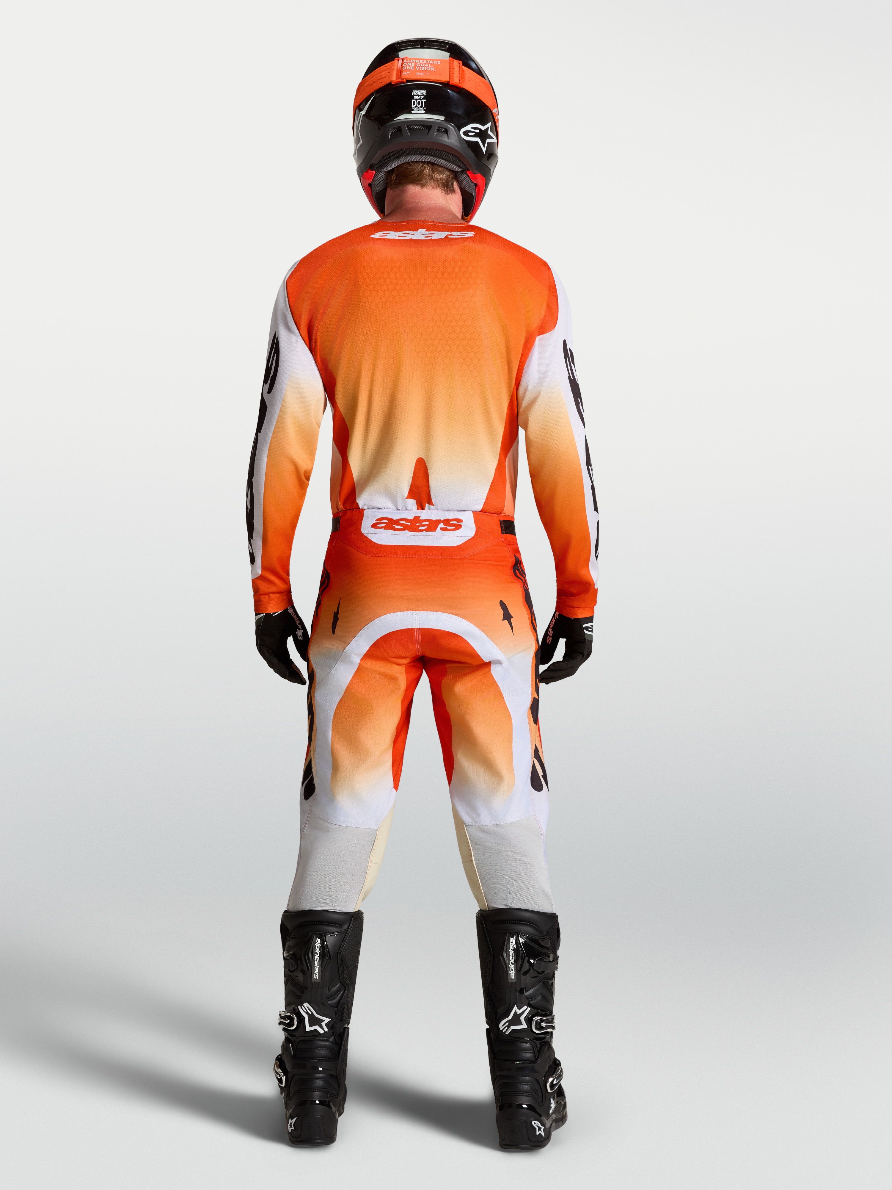 Alpinestars Calças Racer Amber e Racer Amber Gear Set, conjunto de motocross para homem, laranja e branco, vista traseira.