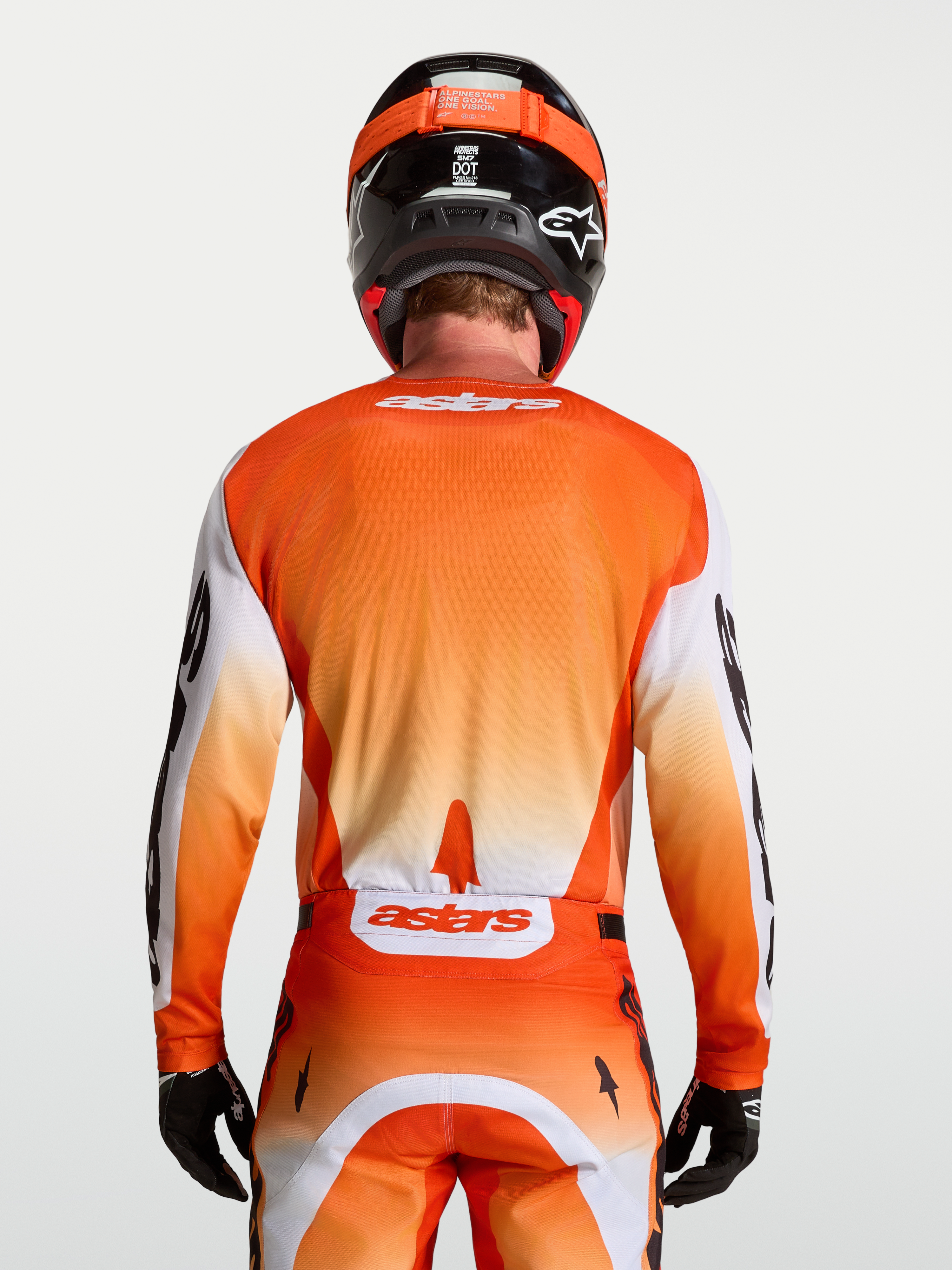 Alpinestars Racer Amber, camisola de motocross para homem, laranja e branca, vista traseira, tecido respirável para off-road.