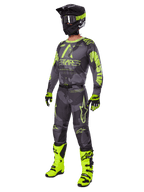 Alpinestars 2025 Racer Hollow Gear Set, equipamento completo de motocross, camuflado cinzento e amarelo néon, inclui camisola, calças, capacete preto e amarelo a condizer, óculos, luvas e botas amarelo brilhante, equipamento de corrida todo-o-terreno de alta performance