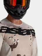 Alpinestars Camisola Racer Lone, camisola de motocross para homem, camuflada e preta, em polifabric leve, pormenor no modelo.