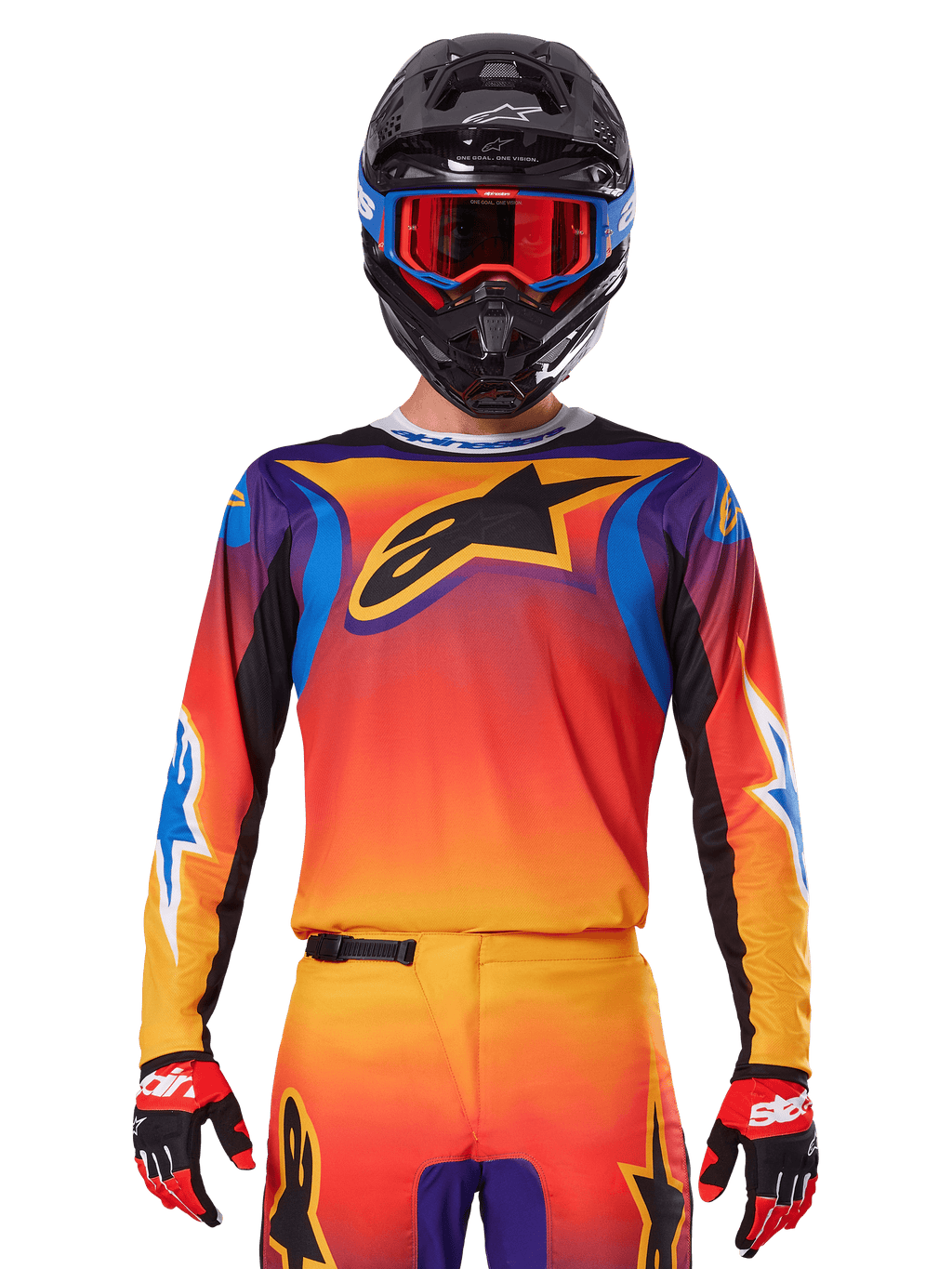 Alpinestars 2025 Fluid Wurx Jersey, camisola de motocross multicolor com gradiente laranja e vermelho e pormenores roxos, usada com equipamento a condizer, capacete preto com óculos azuis e vermelhos e luvas vermelhas, apresentando um grande logótipo de estrela preto no peito.