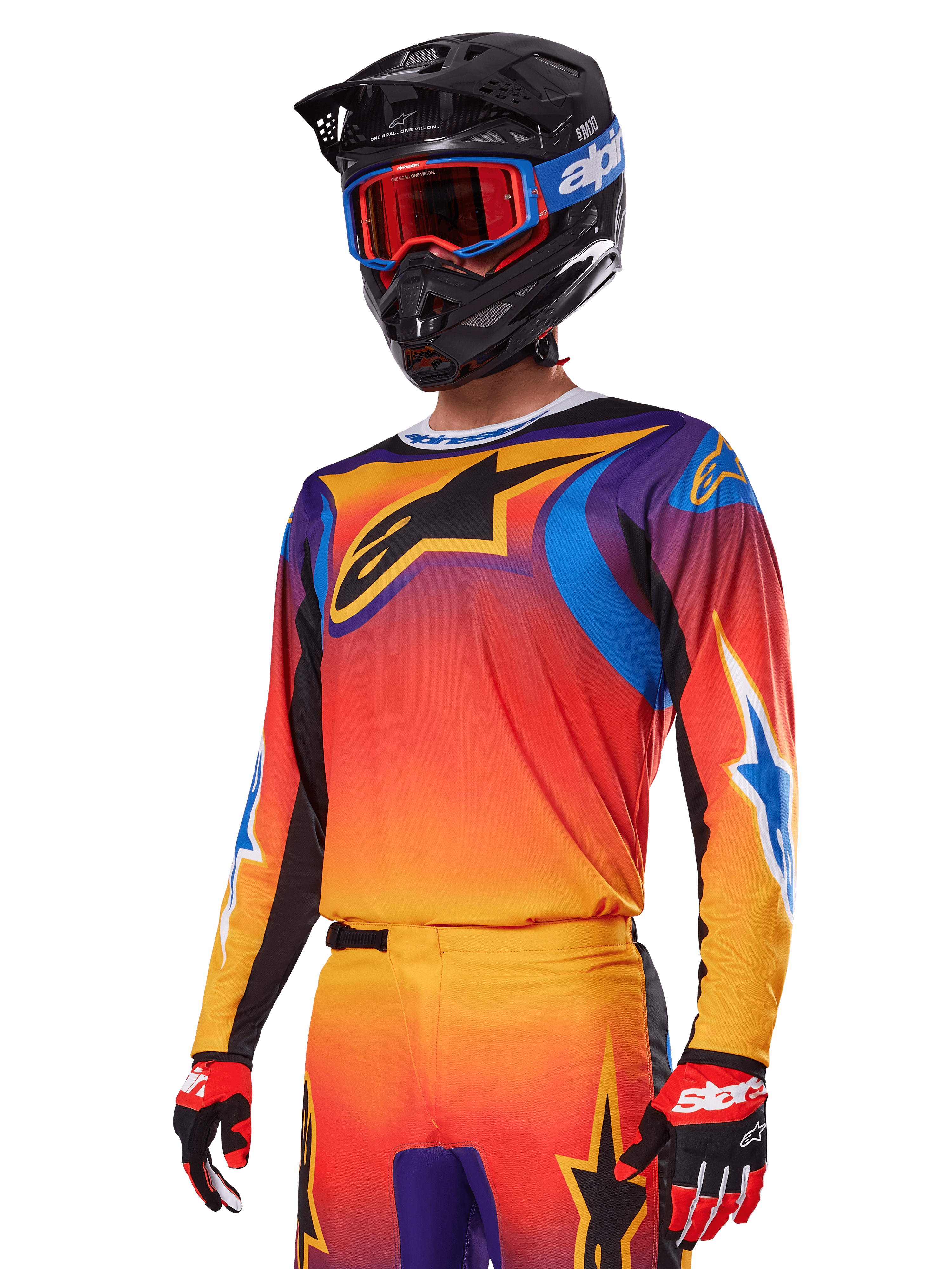 Conjunto de Equipamento Alpinestars 2025 Fluid Wurx, conjunto de motocross, degradê em laranja, roxo e azul, com um grande logótipo A-stars preto, usado com capacete preto e óculos azuis, conjunto coordenado para corridas profissionais de todo-o-terreno