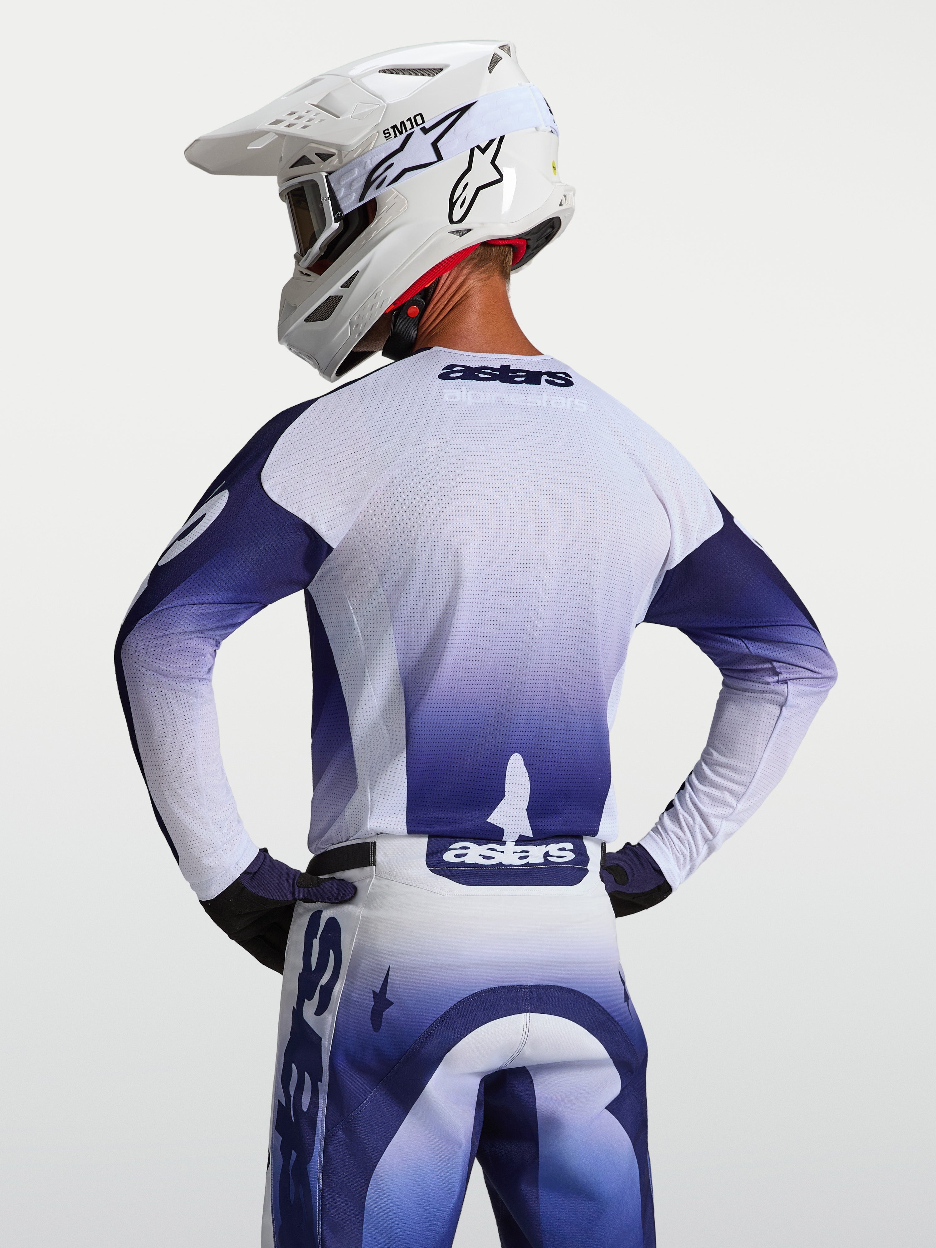 Alpinestars Camisola Racer Air Amber, camisola de motocross azul e branca, vista traseira em malha ventilada.