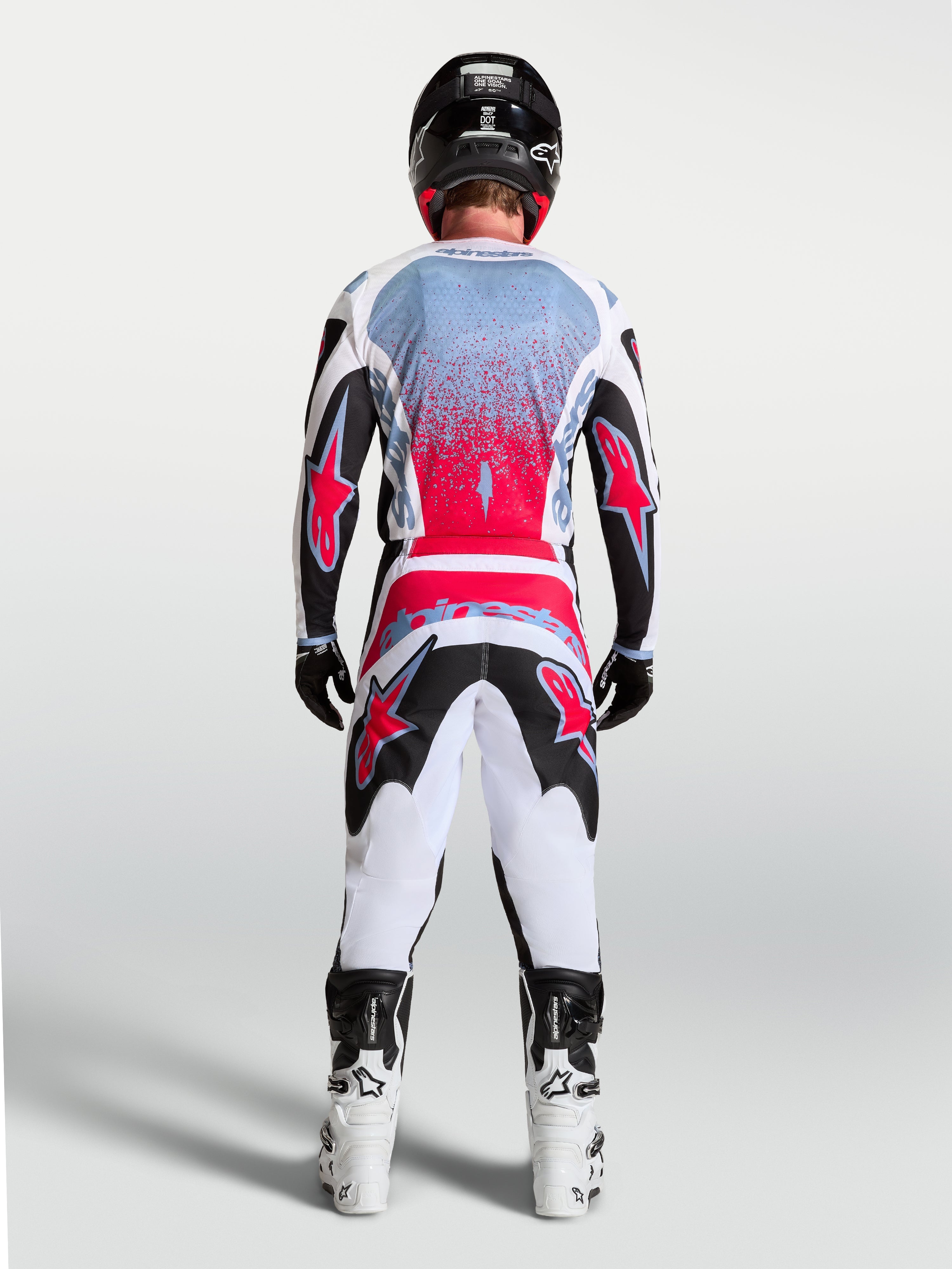 Alpinestars Fluid Drag Gear Set, conjunto de equipamento de motocross para homem, branco e vermelho, em polyfabric respirável, vista traseira, ideal para condução off-road