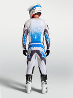 Alpinestars Fluid Drag Gear Set, camisola e calças de motocross para homem, branco, cinzento e azul, vista traseira.