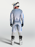 Alpinestars Racer Amber, conjunto de calças e camisola de motocross para homem, cinzento e azul, vista traseira.