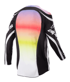 Alpinestars 2023 Racer Semi Jersey, camisola de motocross, preto multicor, vista traseira com um grande painel central com um gradiente vibrante de roxo a amarelo, mangas e ombros pretos com detalhes de logótipo brancos e linhas curvas, concebida para desempenho em todo-o-terreno