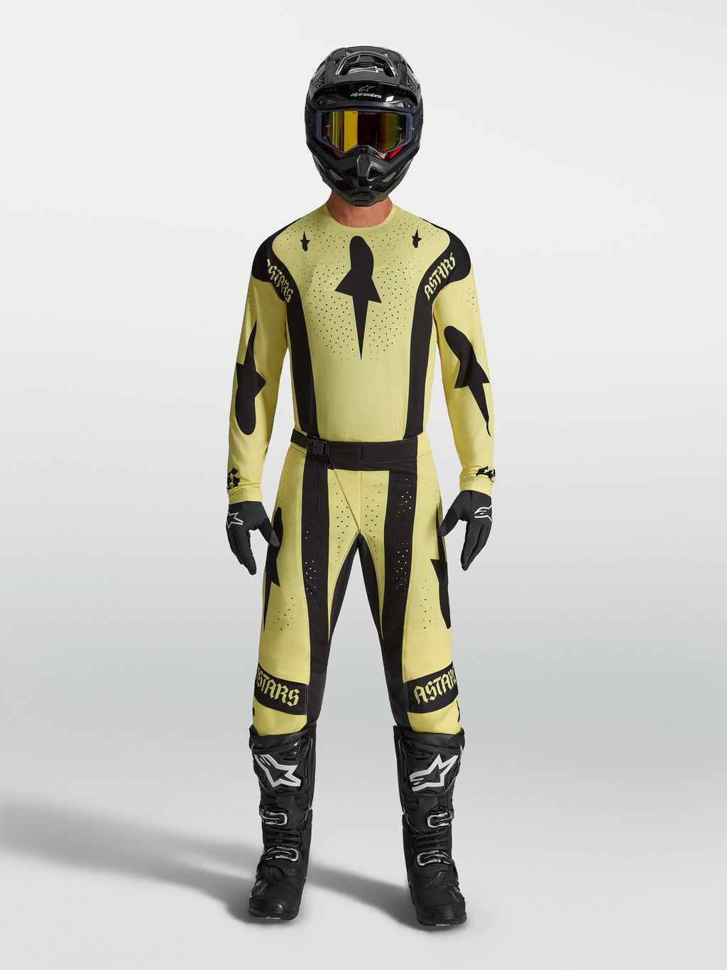 Alpinestars camisola Techstar Atrox para motocross, amarela e preta, ajuste atlético para homem com ventilação perfurada a laser.