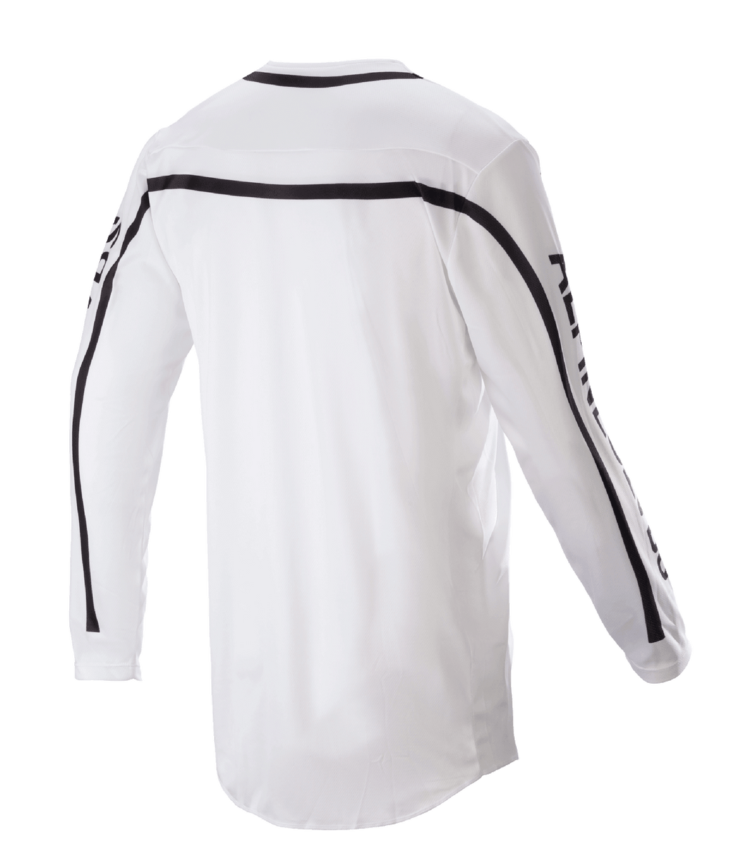 Alpinestars 2023 Racer Found Jersey, camisola de motocross, branca, vista traseira com riscas pretas nos ombros e mangas, parte traseira mais comprida para maior cobertura, construção leve em poli-tecido