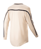 Alpinestars 2023 Racer Found Jersey, camisola de motocross, Mountain (bege), vista traseira, com riscas pretas nos ombros e ao longo das mangas, corte ergonómico com a parte traseira mais comprida para maior cobertura durante a pilotagem