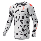 Alpinestars 2024 Techstar Rantera Jersey, camisola de motocross, Haze Gray Camo com formas abstratas pretas e pormenores em laranja, mangas compridas, equipamento técnico de competição off-road