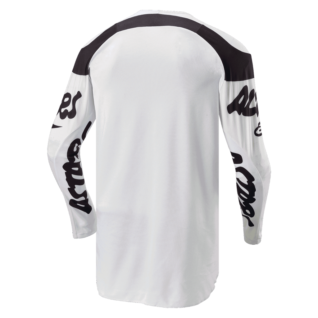 Alpinestars 2024 Racer Hana Jersey, camisola de motocross, branca e preta, vista traseira com corte mais longo para maior cobertura, painéis pretos nos ombros e logótipos manuscritos pretos nas mangas, tecido durável que absorve a humidade para desempenho off-road
