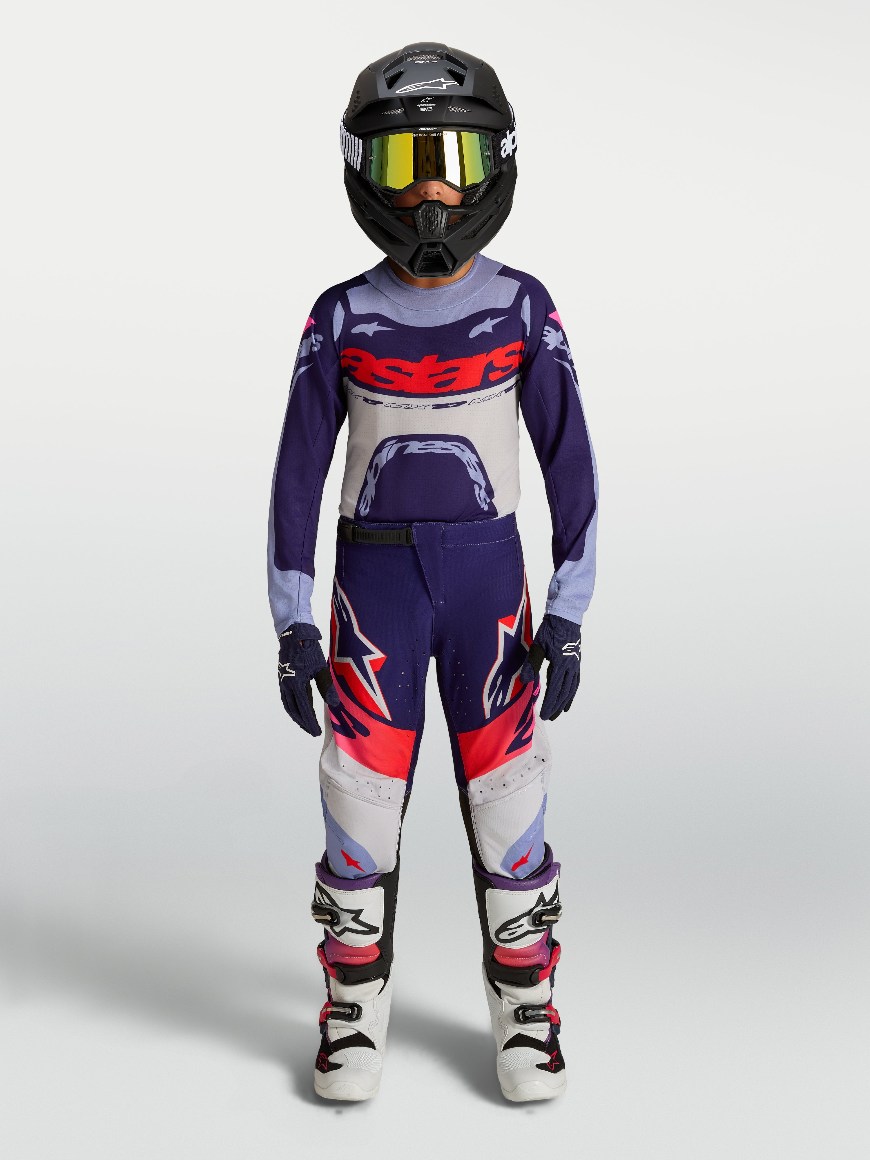 Alpinestars camisola Supertech Dyna Jovem 2027 e Juventude Supertech Dyna Gear Set, conjunto de motocross para juventude em roxo e branco, inclui capacete e botas.