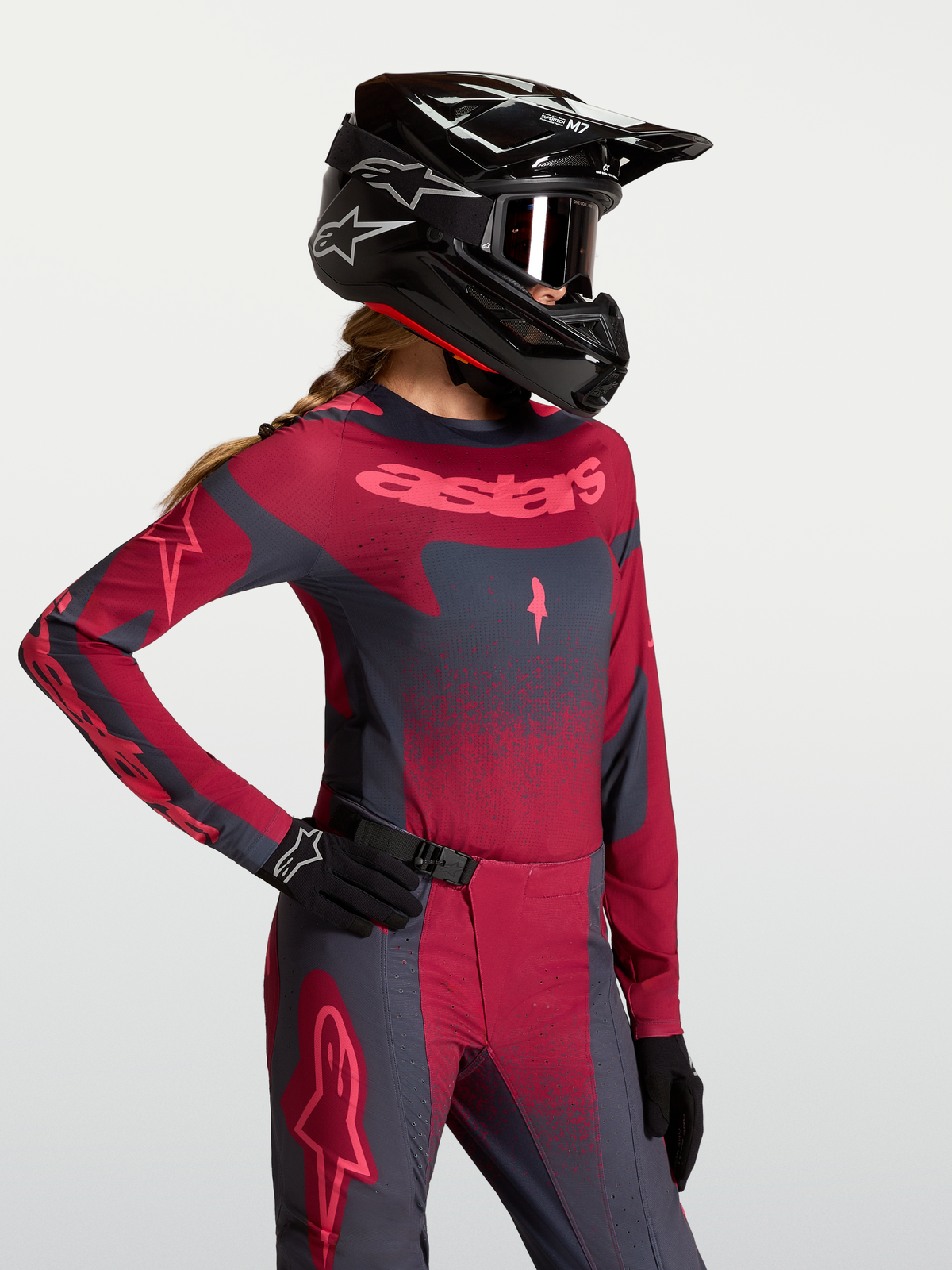 Alpinestars Stella Techstar Swan, camisola de motocross para mulher, vermelha e cinzenta, ajuste atlético de alta performance.