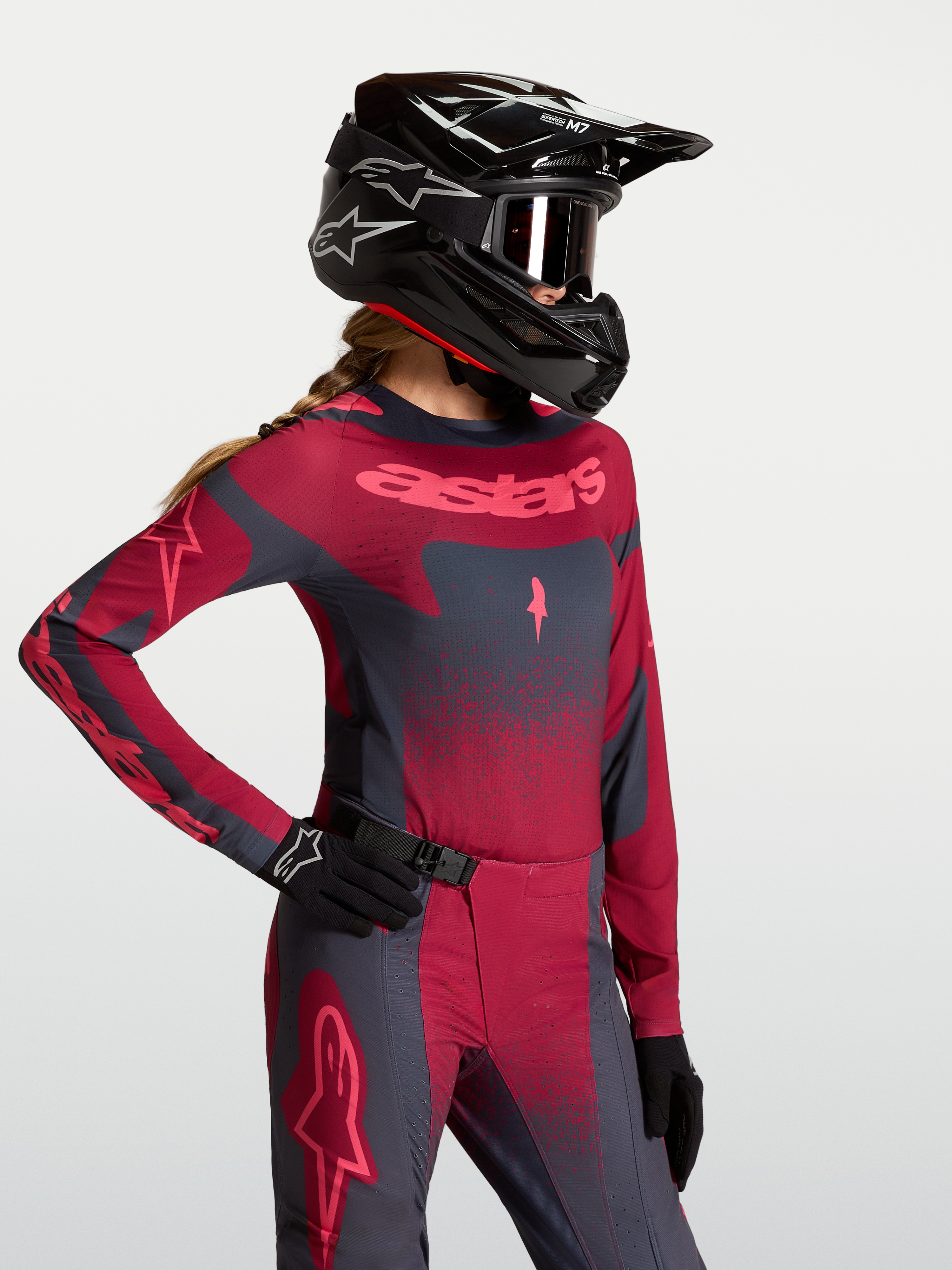 Alpinestars Stella Techstar Swan, camisola de motocross para mulher, vermelha e cinzenta, ajuste atlético de alta performance.