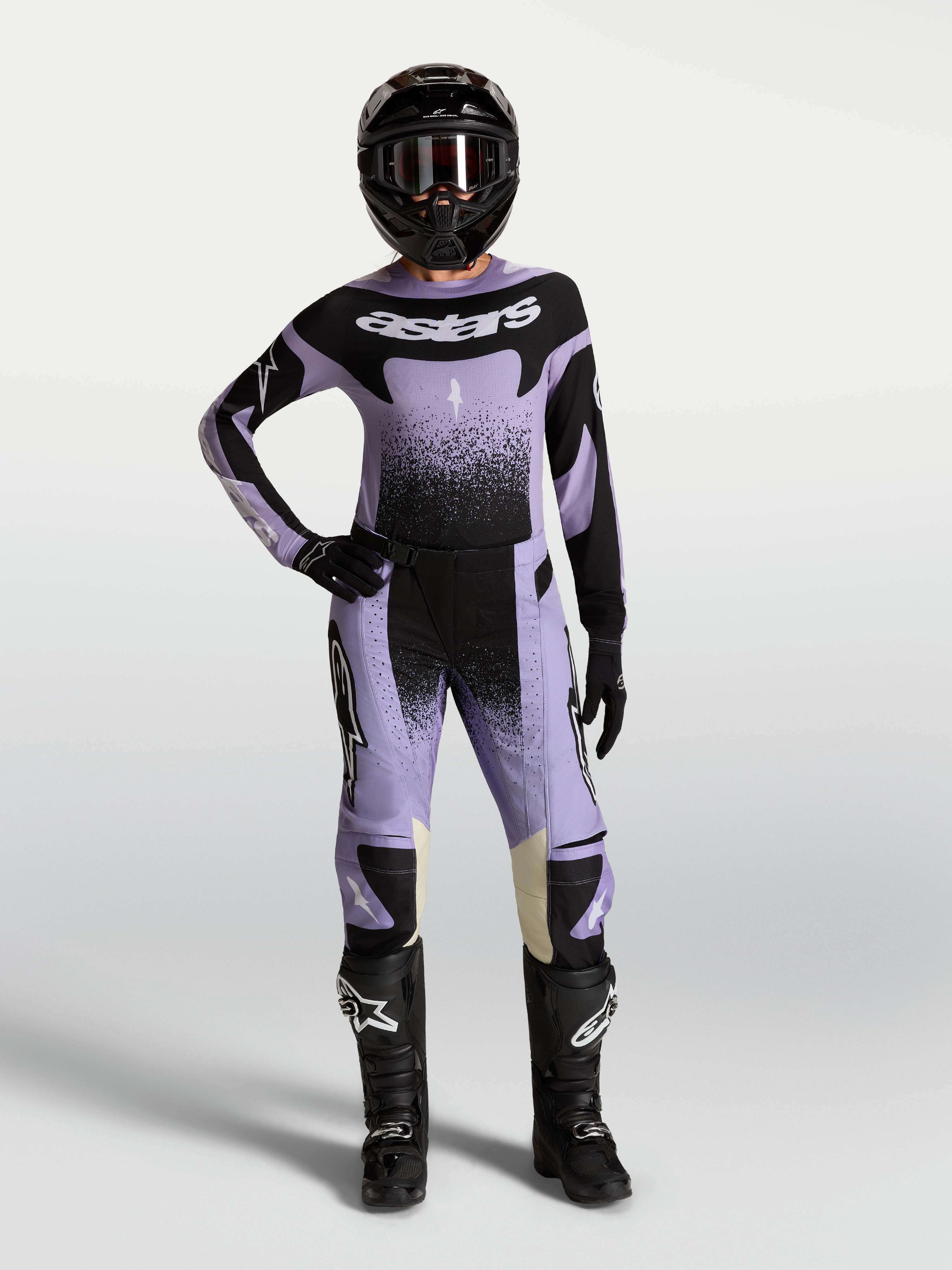 Alpinestars Stella Techstar Swan Gear Set, conjunto de motocross para mulher em violeta claro e preto, inclui camisola e calças com design ergonómico para corrida.