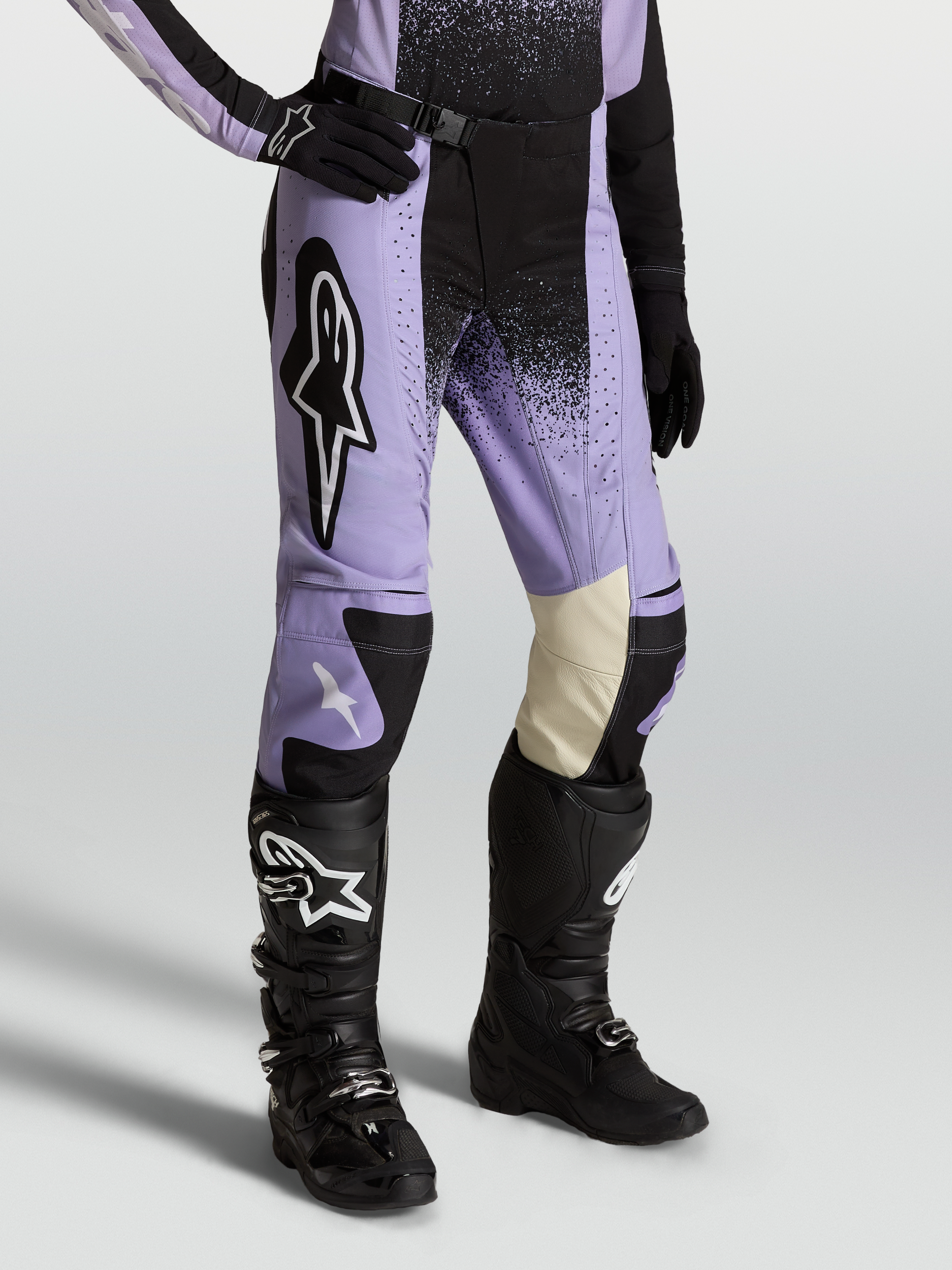 Calças Stella Techstar Swan da Alpinestars, calças de motocross para mulher em roxo e preto, com painéis internos no joelho em pele, ajuste de competição off-road.