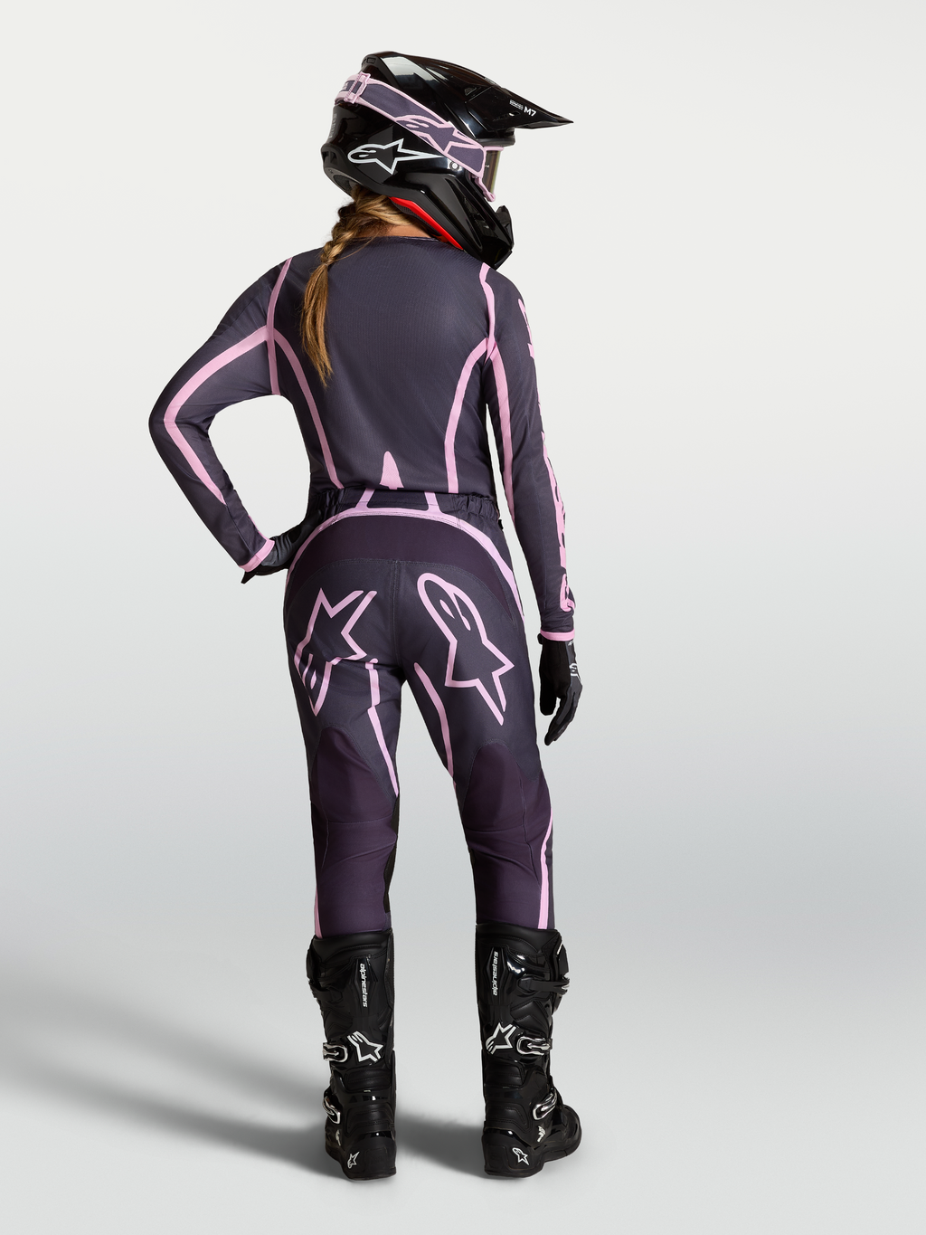 Alpinestars Stella Fluid Apex V2 camisola e gear set, equipamento de motocross para mulher cinzento e rosa, vista traseira.