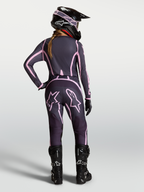 Calças Alpinestars Stella Fluid Apex V2 de motocross para mulher, cinzento e rosa, vista traseira na condutora.